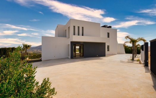 Luxuriöse Villa in Moraira, modernes Design, mit Panoramablick auf das Meer und die Küste.
