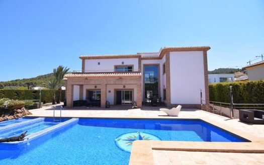 Luxuriöse Villa mit 5 Schlafzimmern zu verkaufen in Jávea