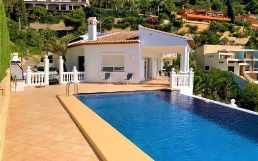 Villa in Jávea mit Panoramablick auf das Meer zu verkaufen