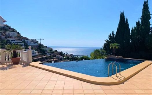 Villa in Jávea mit Panoramablick auf das Meer zu verkaufen