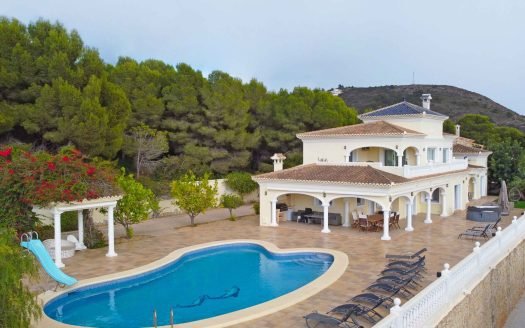 Luxury villa for sale with sea views in Moraira
