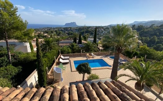 Villa 550m2 in Benissa (Alicante) – 4 Zimmer & 4 Bäder