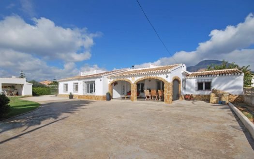 Villa à vendre à Jávea avec 5 chambres et 3 salles de bain