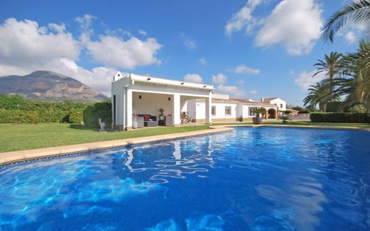 Villa à vendre à Jávea avec 5 chambres et 3 salles de bain