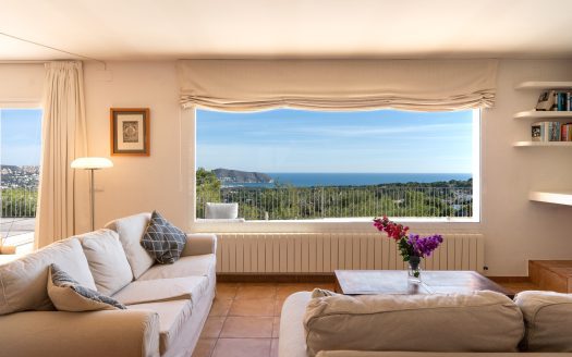 Villa 228m2 in Moraira (Alicante) – 5 Zimmer & 3 Bäder
