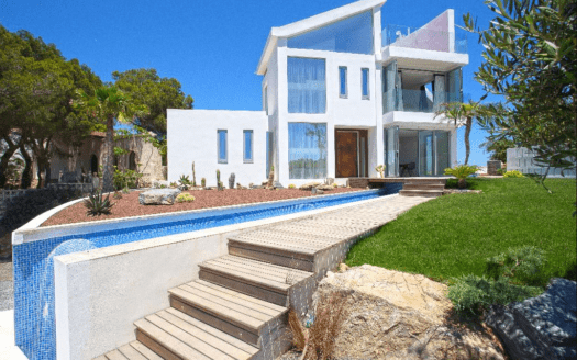 Luxusvilla zum Verkauf in Jávea in erster Linie mit Panoramablick aufs Meer