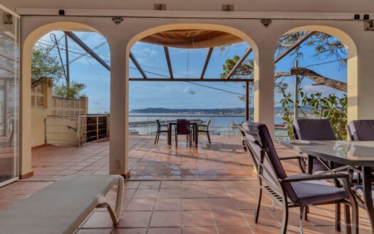 Villa te koop in het centrum van de haven van Javea met vrij uitzicht op zee