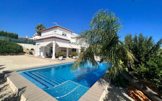 Luxe villa te koop in Javea met uitzicht op zee