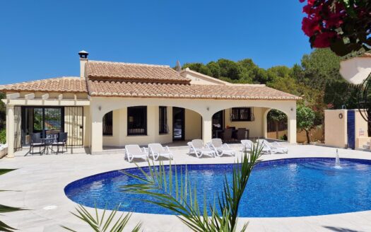 Villa 234m2 in Moraira (Alicante) – 3 Zimmer & 2 Bäder