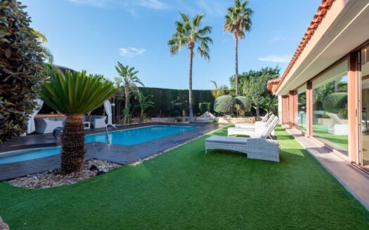 Villa 800m2 in Calpe (Alacant) – 4 kamers & 6 baden