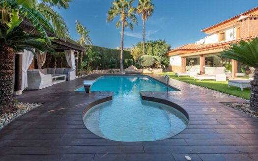 Villa 800m2 in Calpe (Alacant) – 4 kamers & 6 baden