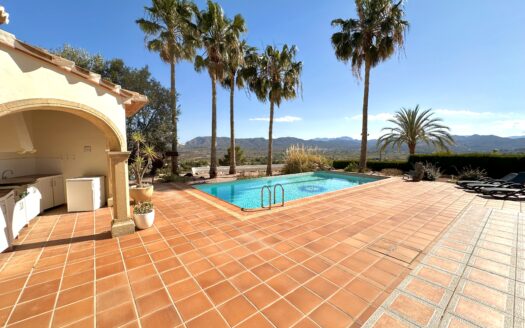 Villa zu verkaufen in Javea mit 6 Schlafzimmern und unabhängiger Wohnung
