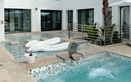 Luxuriöse Villa mit fünf Schlafzimmern und Meerblick in Jávea zu verkaufen