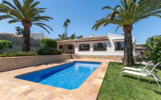 Villa 252m2 in Javea (Alicante) – 4 Zimmer & 3 Bäder