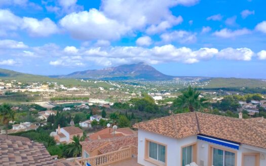 Adosado en venta en Benitachell con vistas panoramicas
