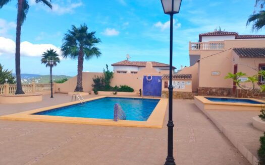 Adosado en venta en Benitachell con vistas panoramicas